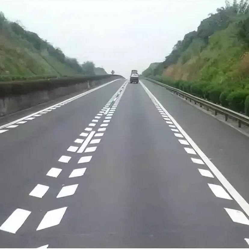 区分道路划线与停车场划线，选材各有讲究