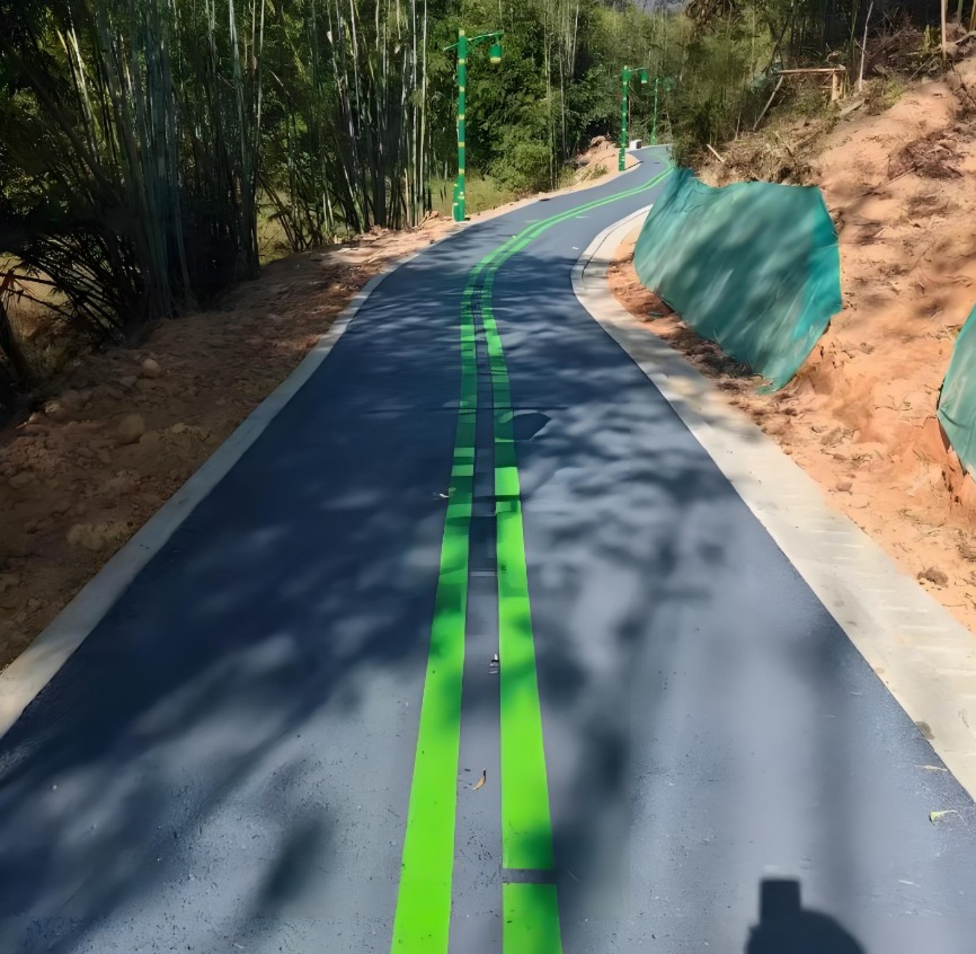 区分道路划线与停车场划线，选材各有讲究