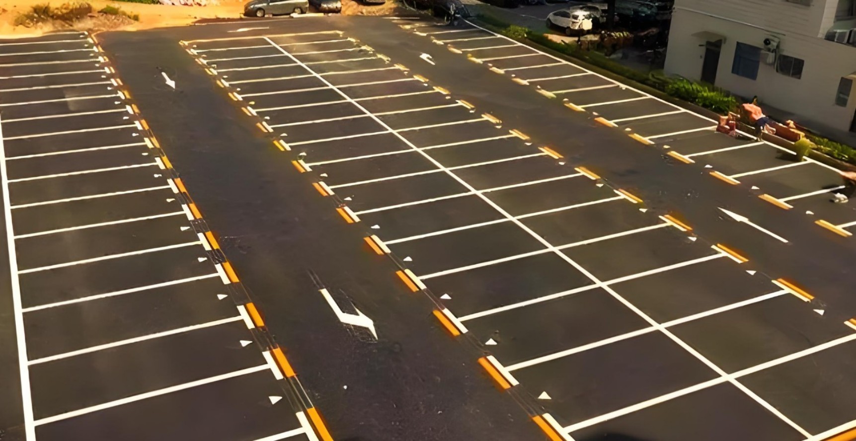 区分道路划线与停车场划线，选材各有讲究